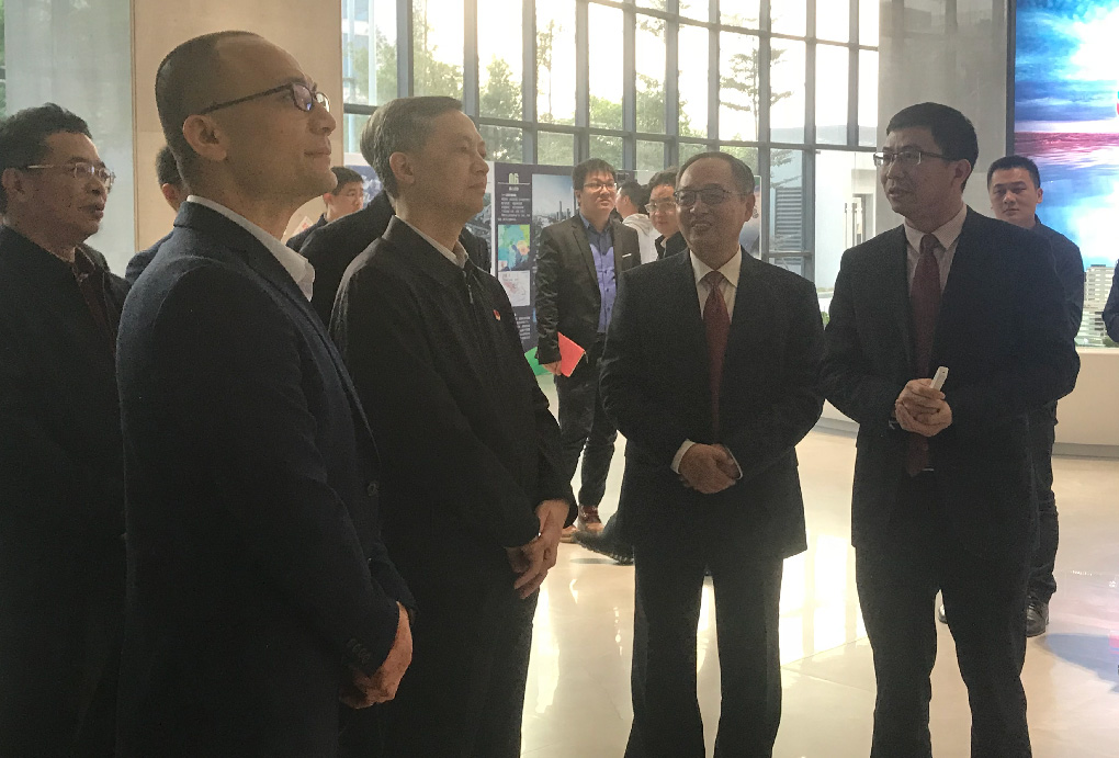 廣東省委常委、廣州市委書(shū)記張碩輔
