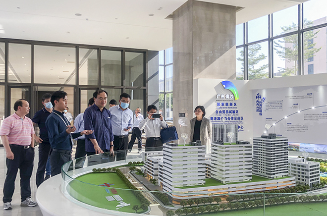 河南省商務(wù)廳黨組成員、省自貿(mào)辦副主任陳凱杰一行蒞臨廣東醫(yī)谷考察調(diào)研