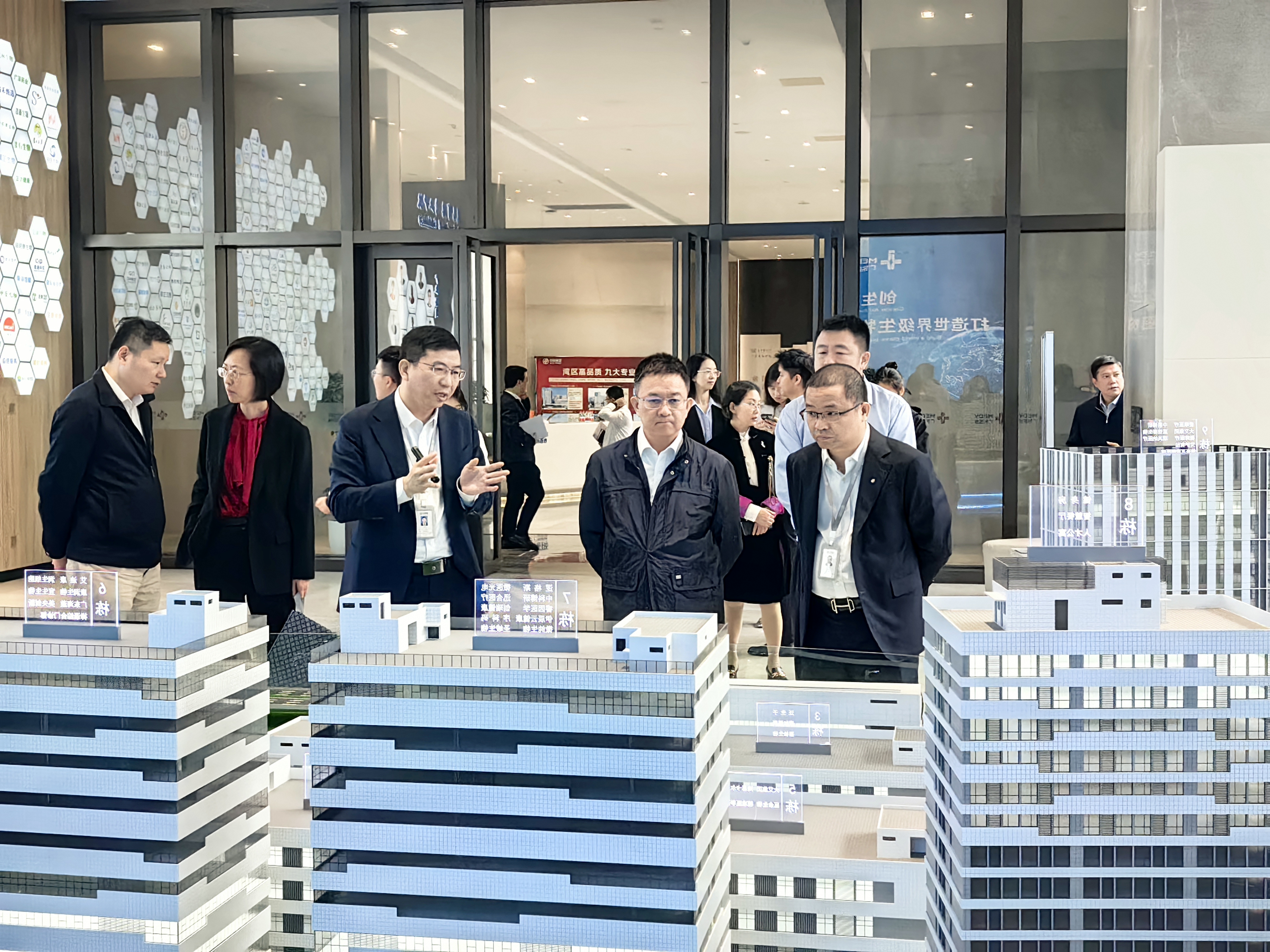 廣州市委常委、南沙區(qū)委書記劉煒一行蒞臨廣東醫(yī)谷考察交流